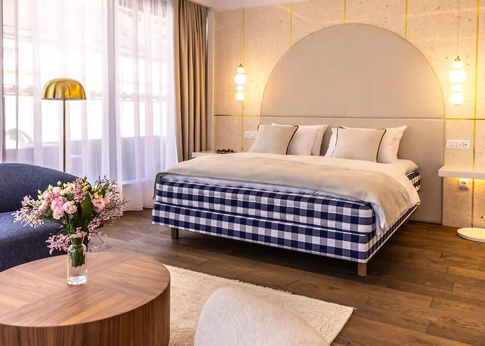 Apeiro City Avant-Garde Hotel