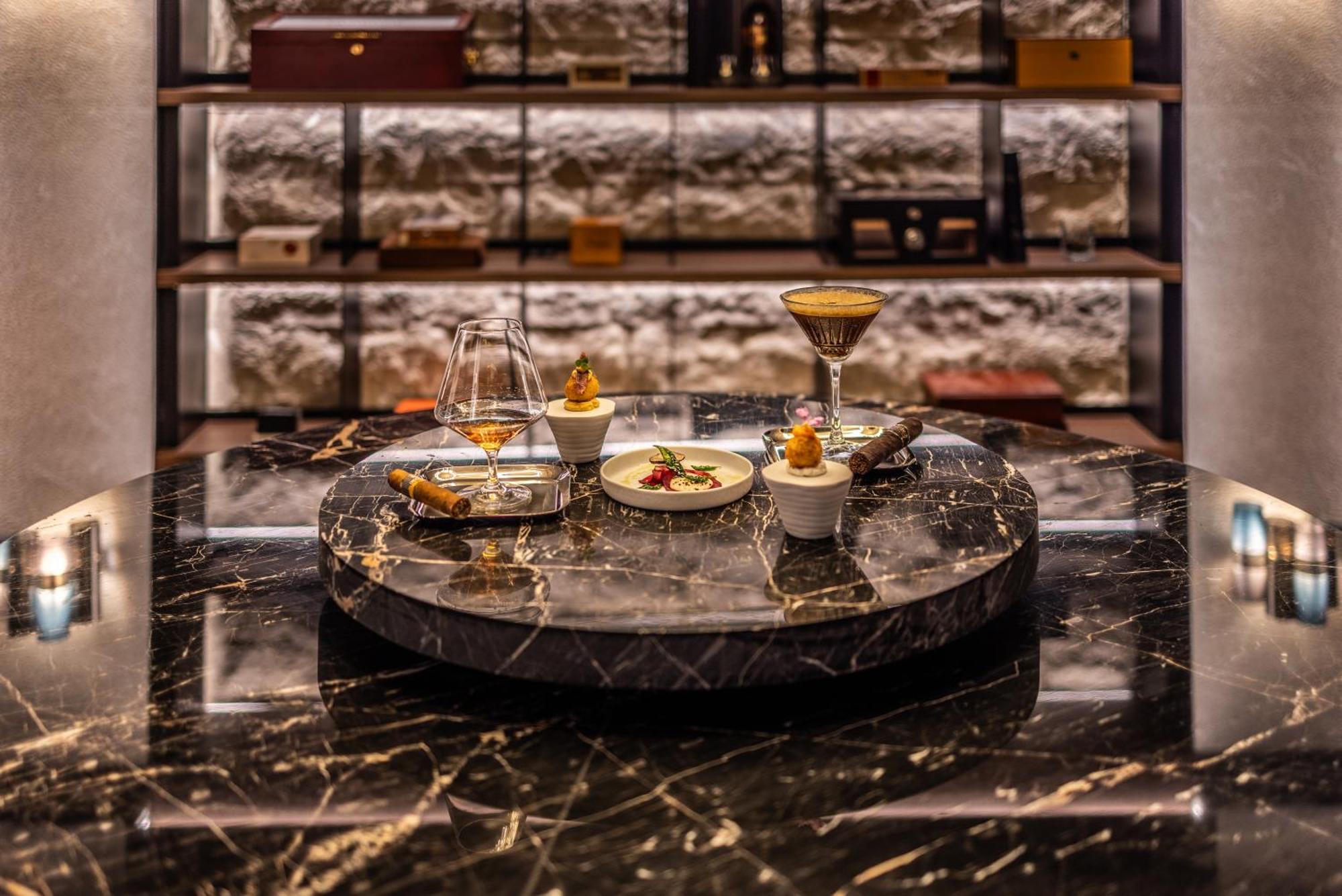 Hotel Apeiro Avant-garde 5*