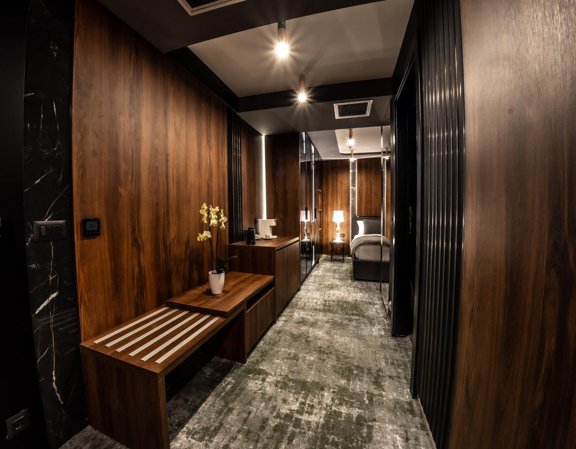 Apeiro Avant-garde Hotel 5*
